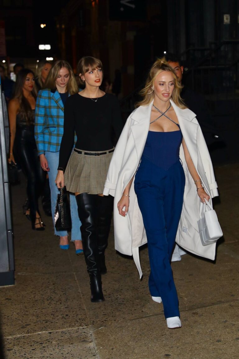 Pop sensation Taylor Swift was spotted enjoying a night out in New York City