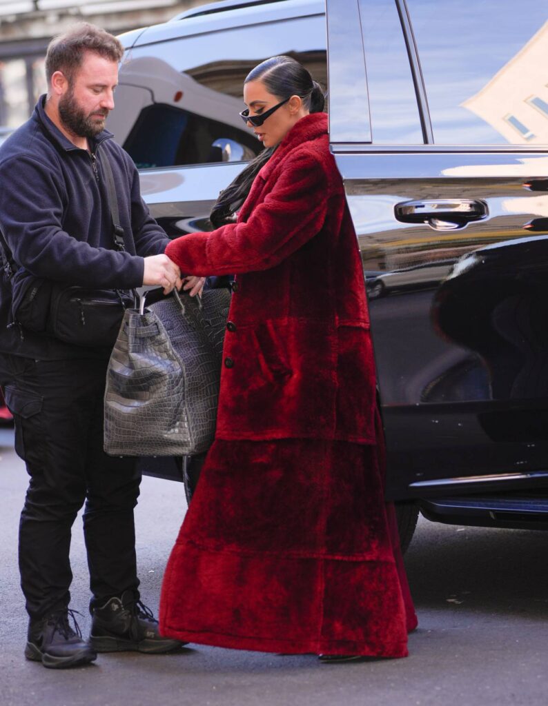 kim kardashian arrives on the set of american horror story in new york 2