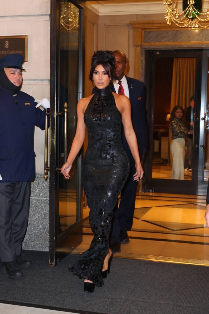 kim kardashian arrives on the set of american horror story in new york 6