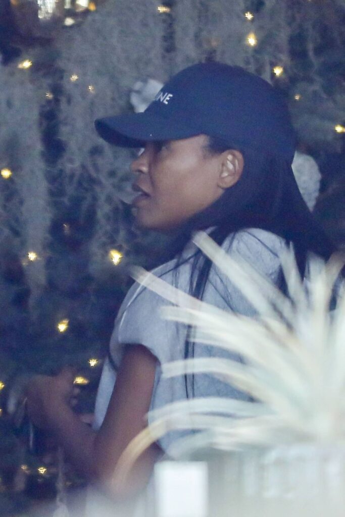 nia long shopping candids for christmas ornaments in los angeles 4