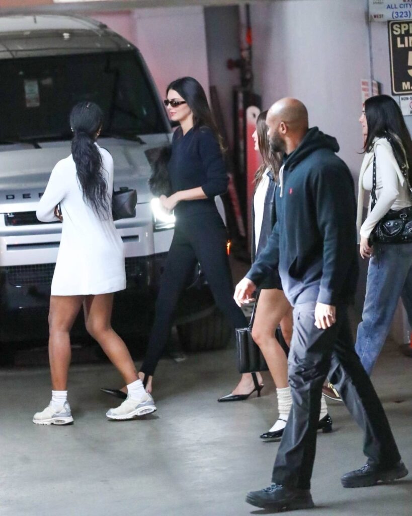Kendall Jenner – With Justine Skye and Lauren Perez at Sushi Park For Girl’s Night Out