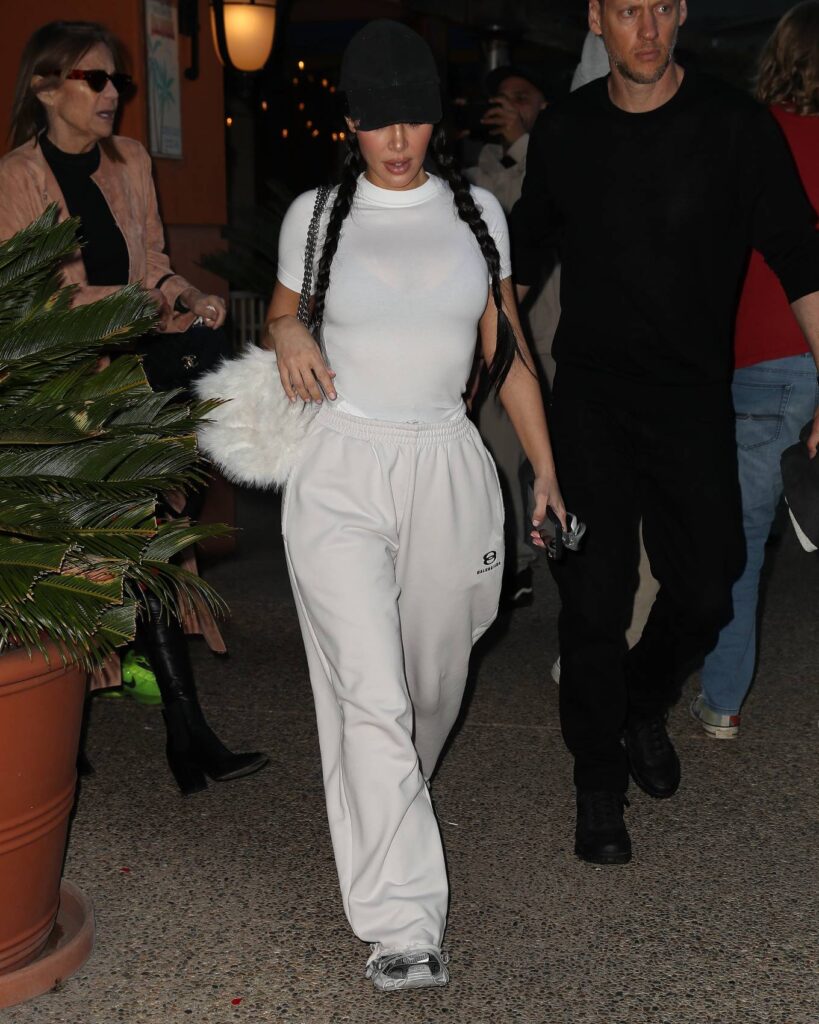 Kim Kardashian – Leaves restaurant in Los Angeles – GotCeleb