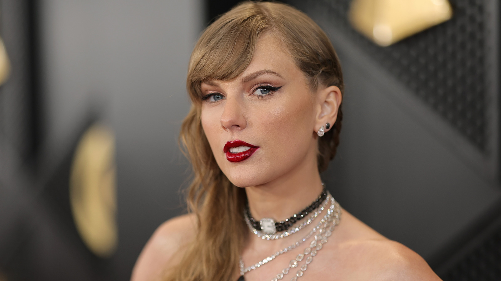taylor swift reportedly down bad over pressures in travis kelce relationship