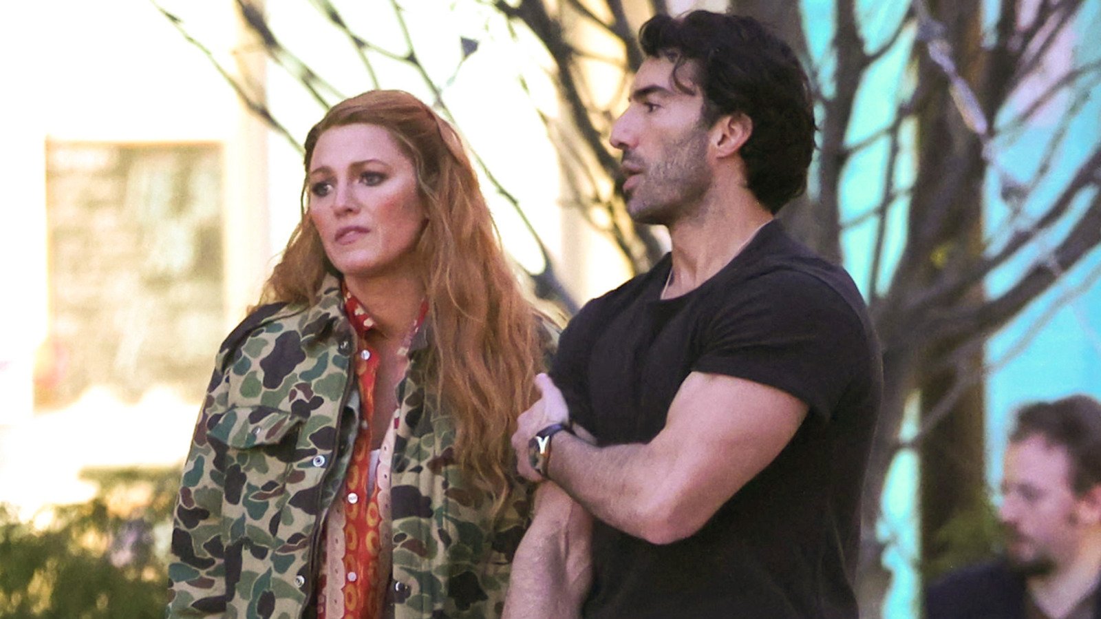 Tensions Rise as Blake Lively Files Lawsuit Against Co-Star Justin Baldoni 3 on set pictures of blake lively and justin baldoni are so uncomfortable now 2