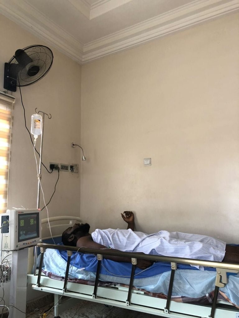 Nigerian rapper Odudublibrvck survives a terrifying car accident

 Aitrend