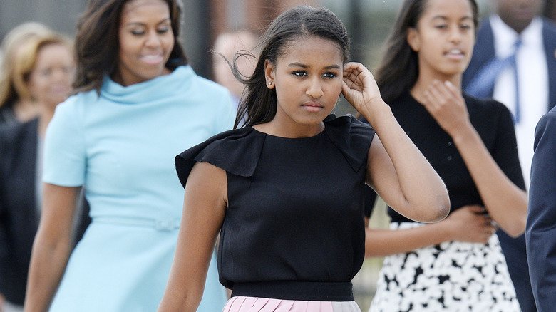 Sasha Obama, Michelle Obama and Malia Obama arrive to welcome Pope Francis