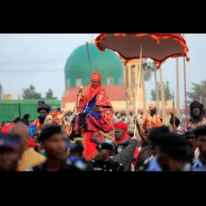 Ban on Durbar: Hundreds of Kano residents cheer Emir Sanusi during Eid procession