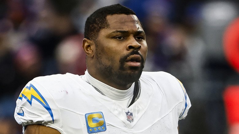 Celebrities Feuding with Jason Kelce 5 Khlail Mack on field