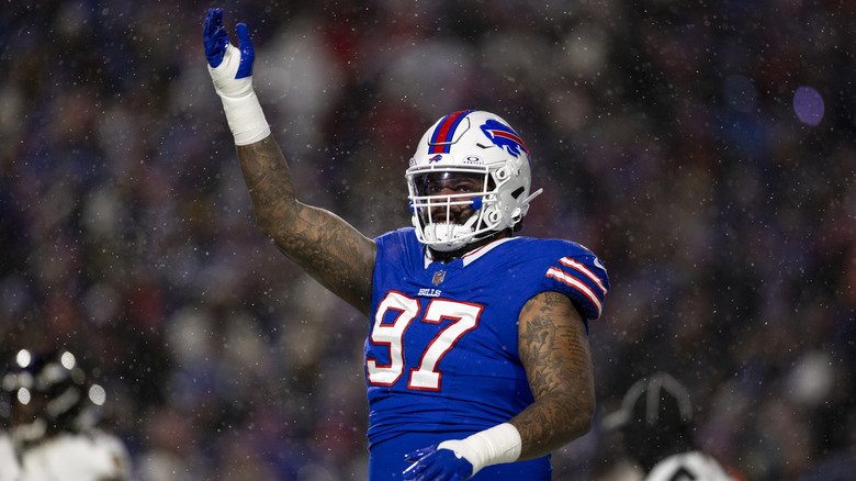 Celebrities Feuding with Jason Kelce 1 Celebs Who Can't Stand Jason Kelce