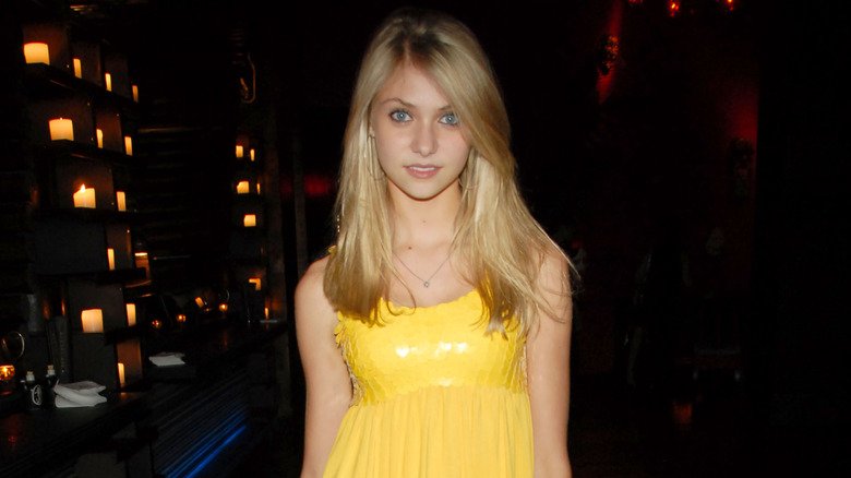 Taylor Momsen posing in 2008