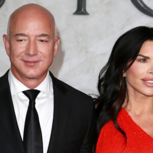 The Sign Lauren Sanchez's Romance With Jeff Bezos Isn't As Spicy As They Let On