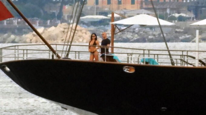 The Scandalous Rumor About Lauren Sanchez & Bill Clinton That Won't Go Away