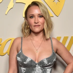 Emily Osment: From Young Sheldon Star to Personal Struggles. 21 the tragic life story of young sheldon star emily osment 11