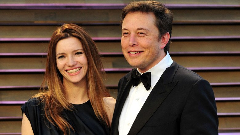 Elon Musk poses with Talulah Riley in 2014