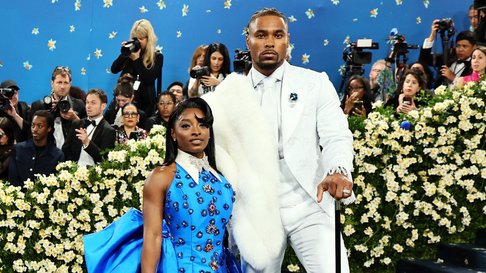 Simone Biles and Husband Jonathan Owens Shine at 2025 Met Gala — But His Demeanor Raises Eyebrows 3 simone biles husbands behavior is a dead giveaway at 2025 met gala expert tells us 1