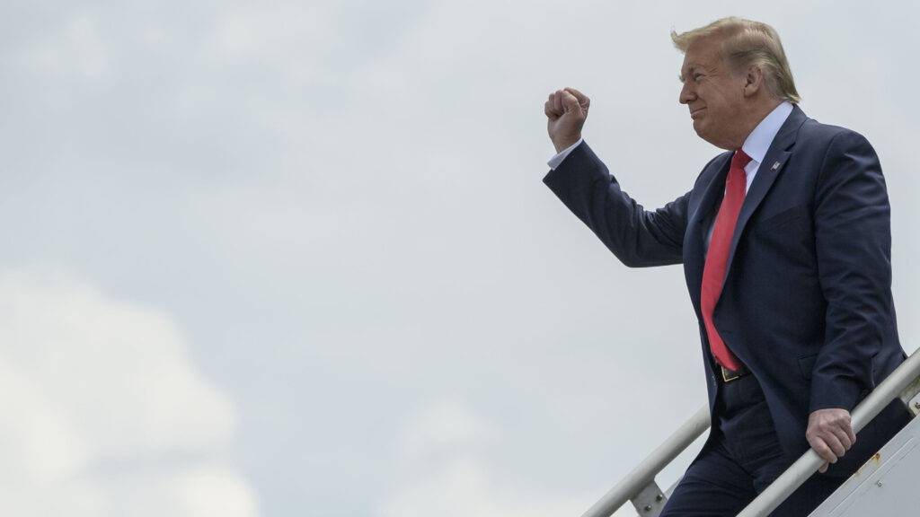 When a Stumble Reveals More Than Just a Misstep: Trump’s Age and Image Under the Spotlight 2 Trump's Sad Droopy Neck Gets Exposed After Air Force One Stumble