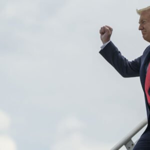 Trump's Sad Droopy Neck Gets Exposed After Air Force One Stumble