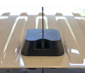 Antenna integrates Wi-Fi 2.4/5.8/7.1 GHz and SDARS 2.3 GHz in single housing