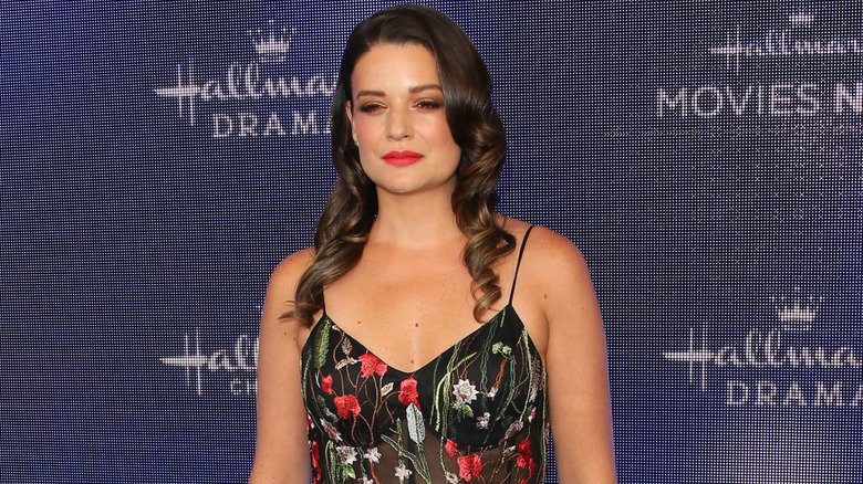 Kimberley Sustad posing on the red carpet.