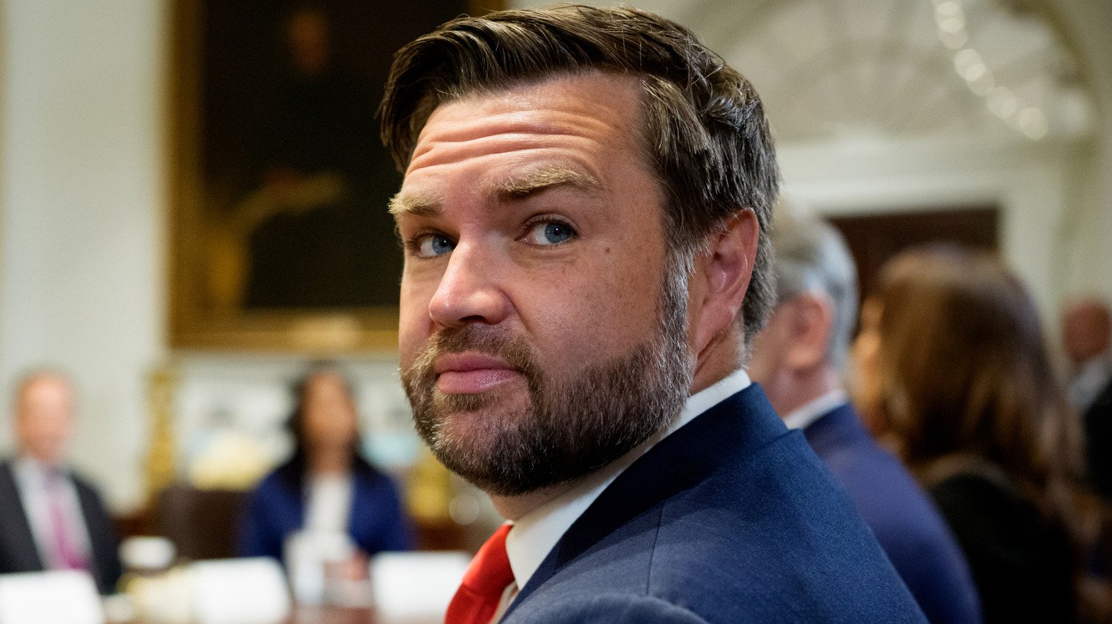 A Dad’s Awkward Chase: The Unexpected Viral Moment of JD Vance at Disneyland 3 jd vance is stuck with a brutal nickname after his cringe disneyland jog 1