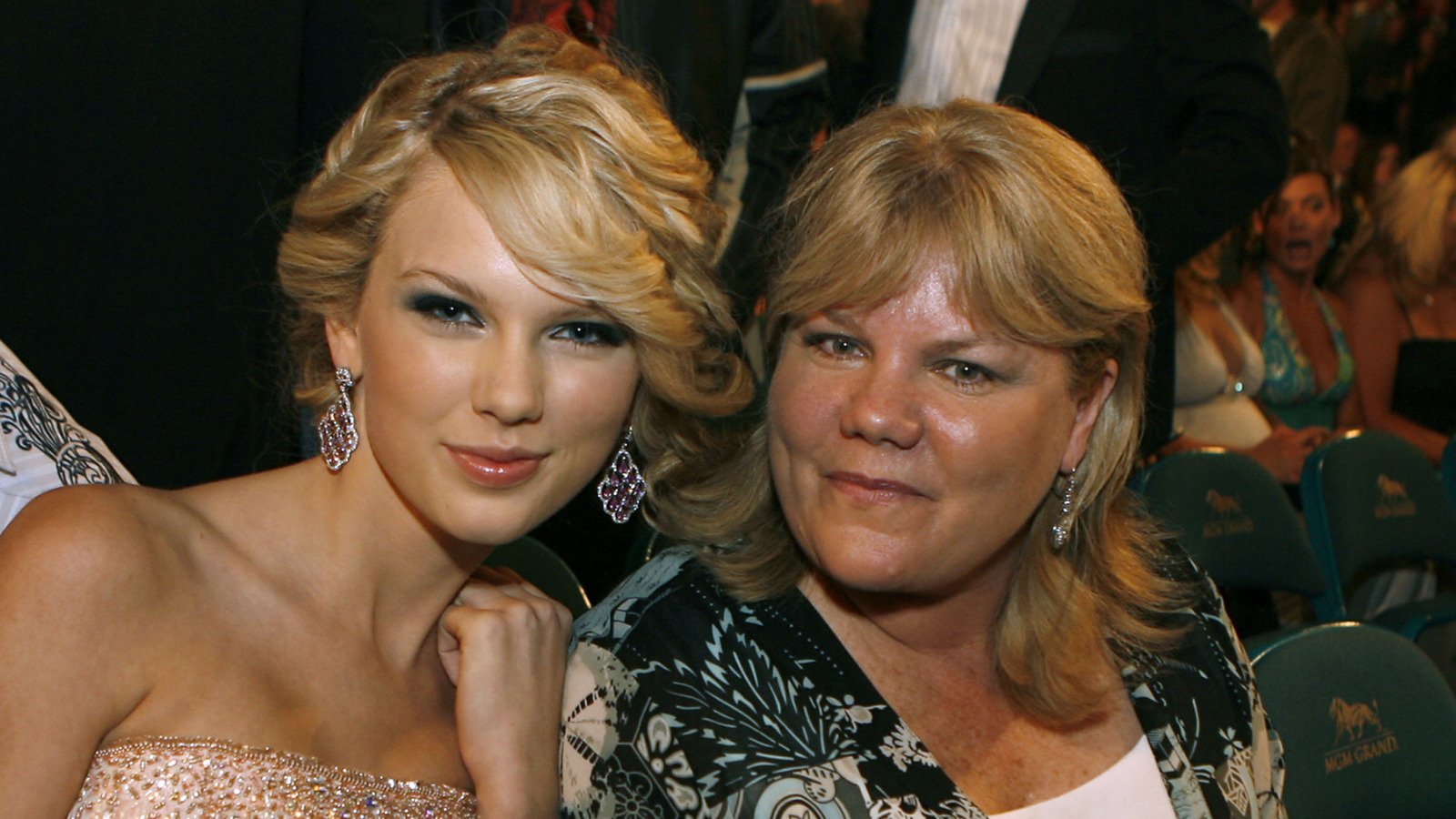 Taylor Swift Opens Up About Her Parents’ Health and Her Mom Andrea’s Journey 3 taylor swift gives rare update on mom andreas health after tragic cancer diagnosis 1