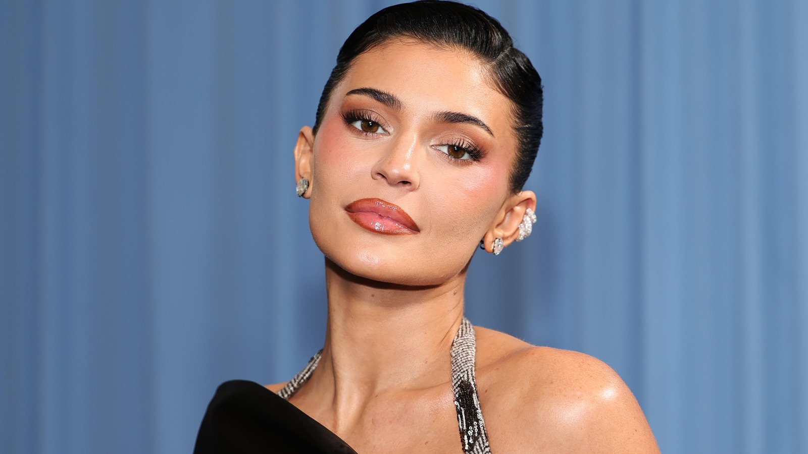 Kylie Jenner's outfits spark controversy. 10 kylie jenners inappropriate outfits have left us speechless 8