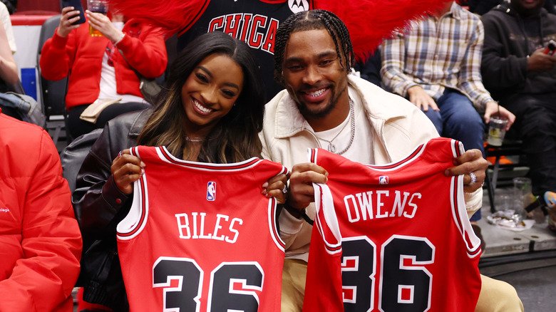 Simone Biles and Jonathan Owens: Navigating the Spotlight in a High-Profile Marriage 131 Simone Biles and Jonathan Owens hold up basketball jerseys with their names