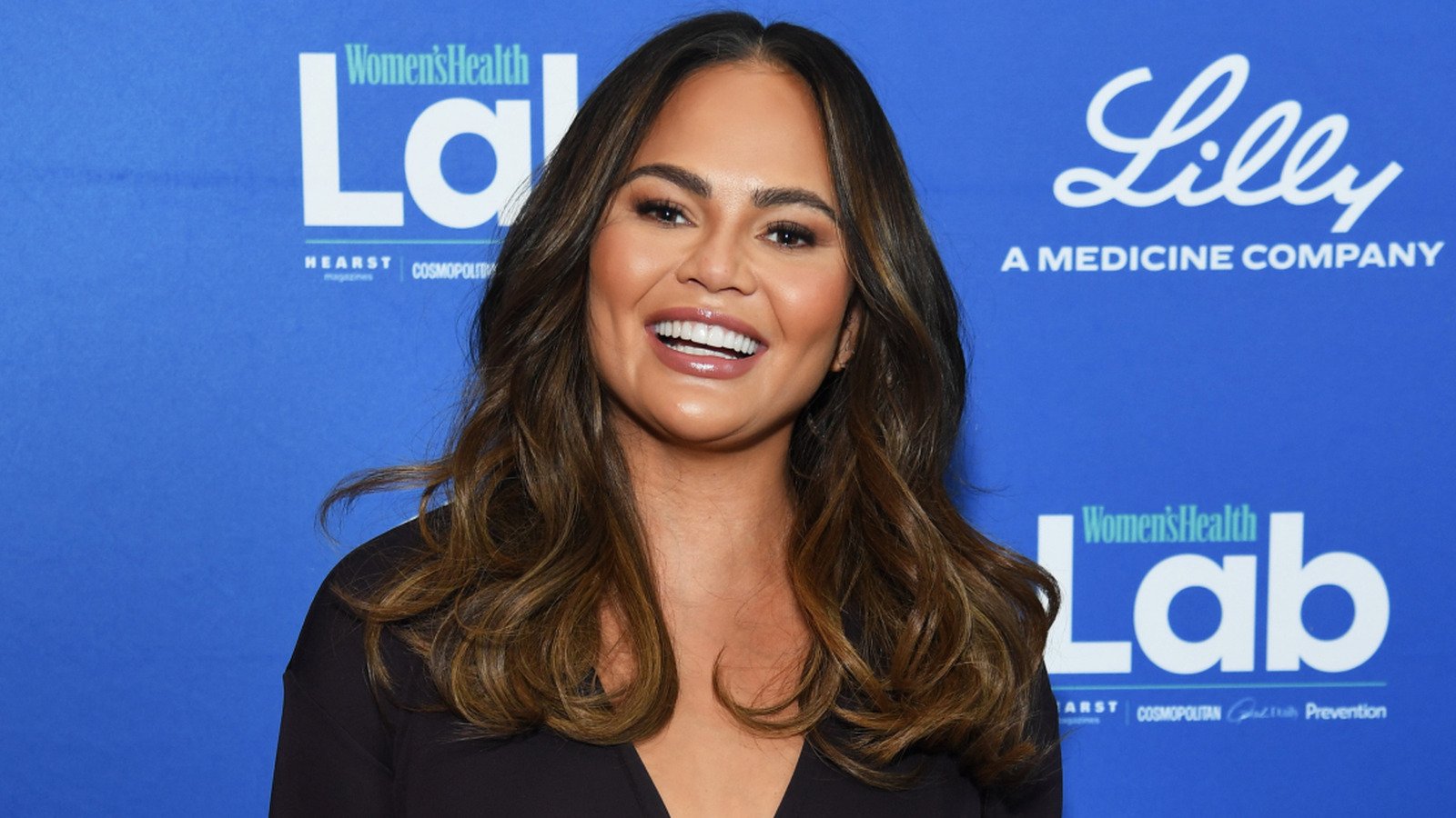 Chrissy Teigen Speaks Up for Meghan — and the Internet Loses Its Mind 3 chrissy teigens defense of friend meghan markle gives haters a shady two for one deal 1