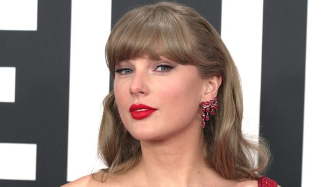 Taylor Swift's Face Looked More Tuned Up Than A Car On Fallon & Fans Noticed