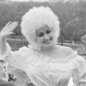 Dolly Parton’s Health: The Parts She’s Talked About — and the Parts She Hasn’t 7 The Tragic Truth About Dolly Parton's Health Issues