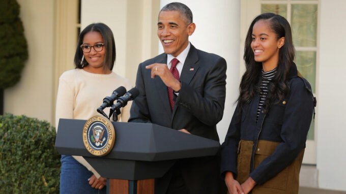 This Is What Sasha And Malia Obama Typically Eat In A Day