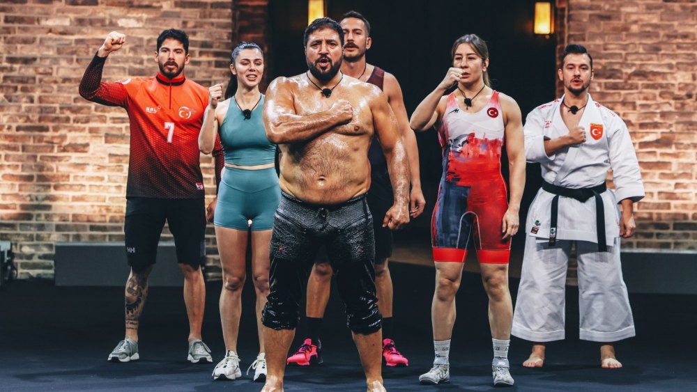 Phil, Plates, and Places: Why Somebody Feed Phil Feels Like a Warm, Hungry Hug 2 18 must watch reality shows on netflix right now november 2025 1