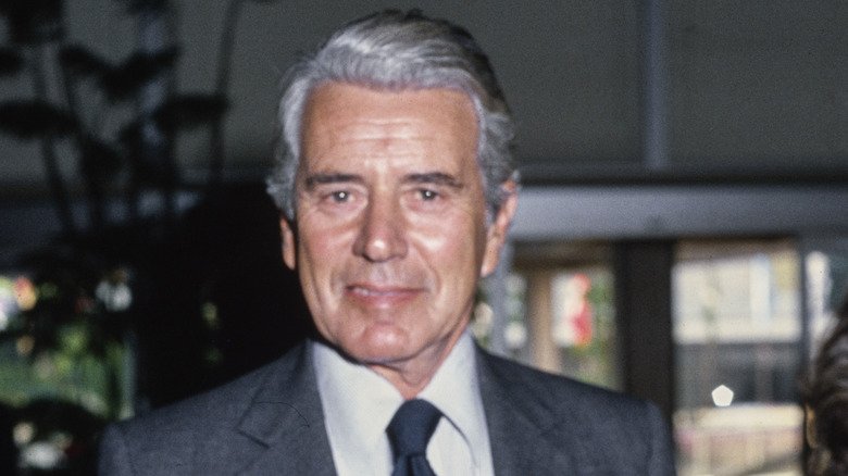 John Forsythe posing for cameras in 1982