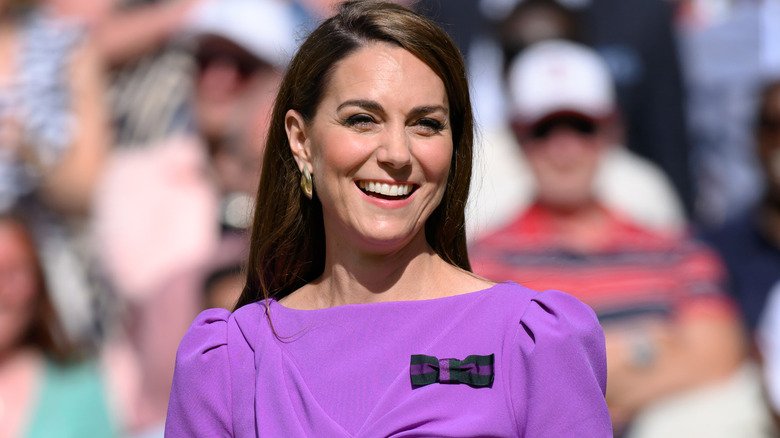 Why Kate Middleton’s Five-Ring Stack Feels Like a Mismatch Right Now 129 Kate Middleton wearing a purple dress