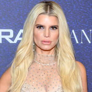 Jessica Simpson Has A Mar-A-Lago Face In The Making & Everyone Can See It