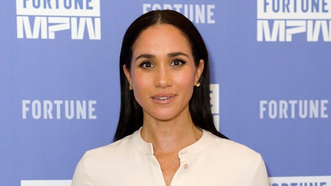 Meghan Markle Gives Her Ill Father A Middle Finger & Uses Harry As The Knife