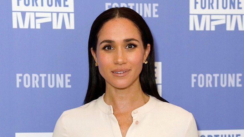 Meghan Markle Gives Her Ill Father A Middle Finger & Uses Harry As The Knife