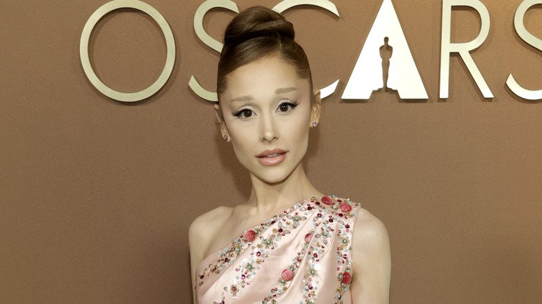 How Ariana Grande’s Look Changed — And Why People Can’t Stop Talking About It 1 Side-By-Side Pics Of Ariana Grande's Face Transformation Are Wild To See