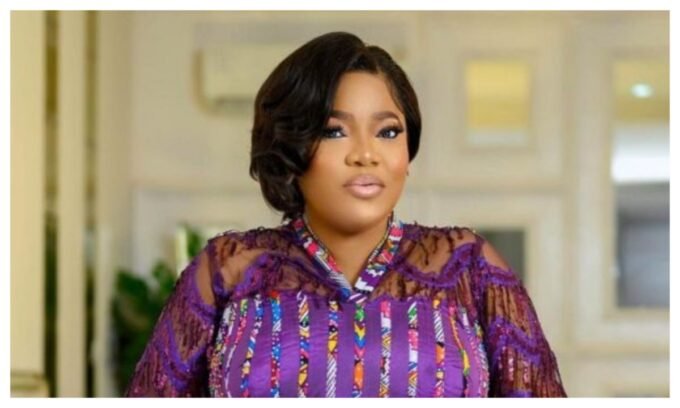 FG celebrates Toyin Abraham as ‘Oversabi Aunty’ hits N1bn in Nigerian cinemas