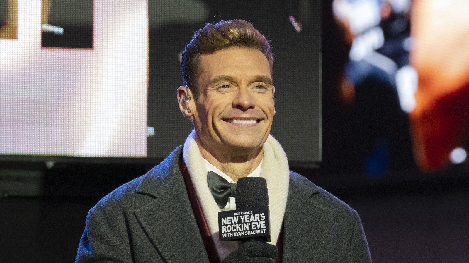 New Spotlight, Old Worries: Ryan Seacrest’s Dramatic Look Steals the Moment 111 ryan seacrests jarring face change rips spotlight away from vanna whites big news 2