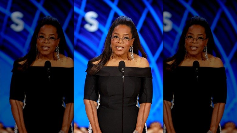Oprah Winfrey’s Noticeable Weight Loss Sparks Talk of “Ozempic Neck” 129 Oprah Winfrey speaking