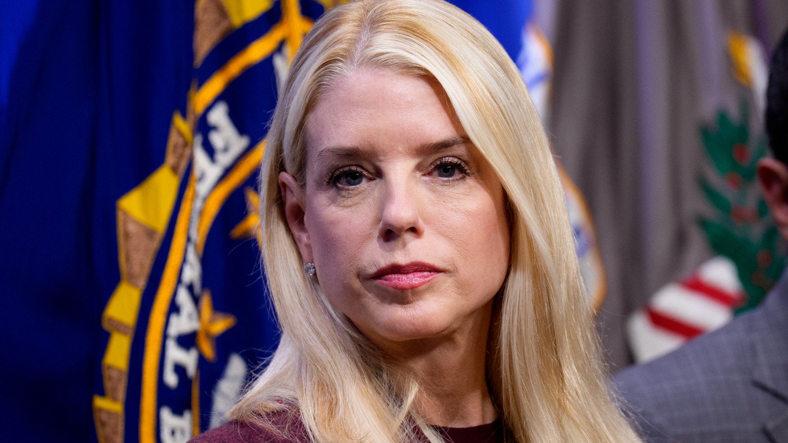 pam bondis decades old fashion sense came straight from your grandmas wardrobe 5