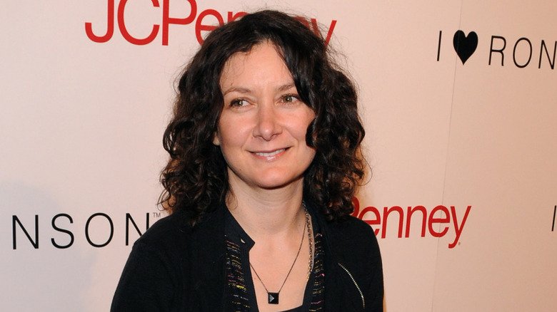 Sara Gilbert smiling on a 2010 red carpet