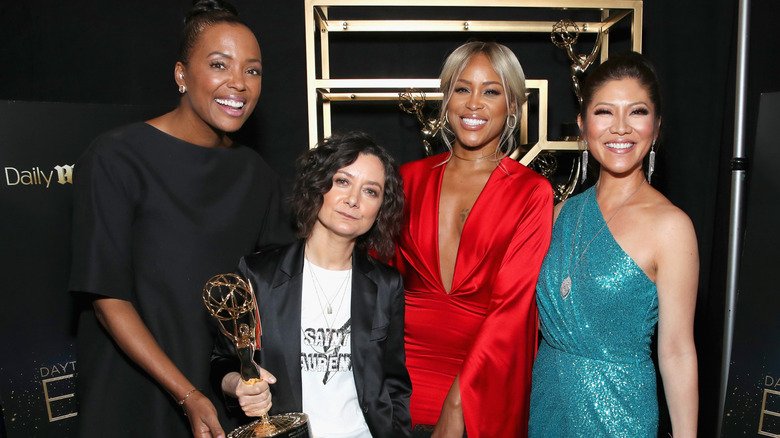 Aisha Tyler, Sara Gilbert, Eve, and Julie Chen holding their Emmy in 2018