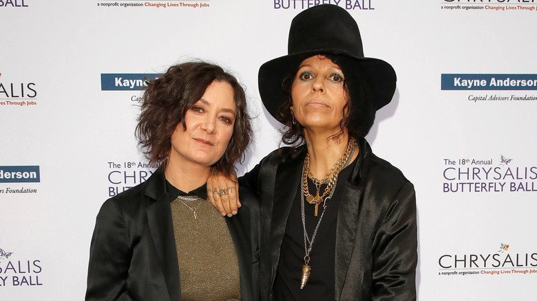 Linda Perry and Sara Gilbert on a 2019 red carpet