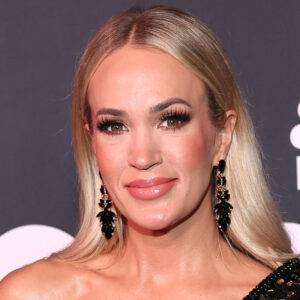 7 Pics Of Carrie Underwood's Original Lips That Are Wild To See Today