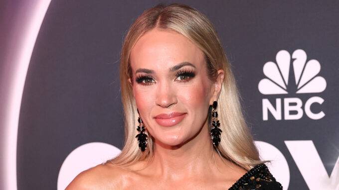 7 Pics Of Carrie Underwood's Original Lips That Are Wild To See Today
