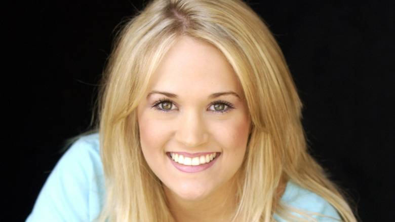Carrie Underwood Original Lips: A Look Back Before the Big Change 136 Carrie Underwood smiling in promotional photos.