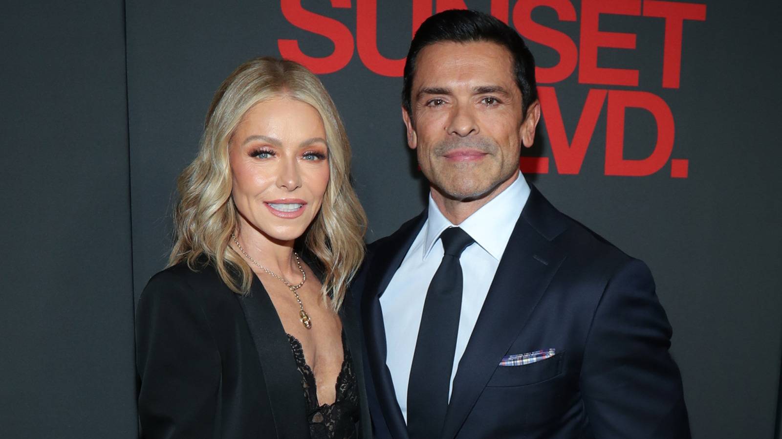 mark consuelos and kelly ripa cant outrun the cheating rumors 1