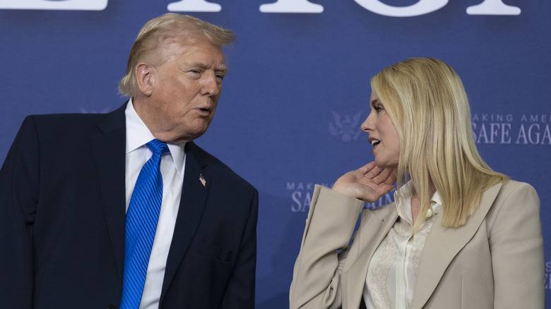 Our Body Language Expert Saw The Trump-Bondi Fallout Coming A Mile Away 136 Donald Trump leaning over to speak to Pam Bondi